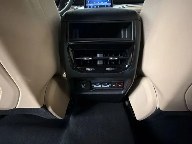 Used 2023 White Jeep Limited image 29
