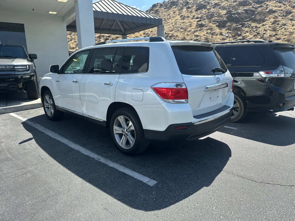 Used 2013 Toyota Highlander Limited with VIN 5TDYK3EH4DS112722 for sale in Cathedral City, CA