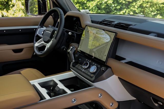 New 2026 Fuji White Land Rover S image 32