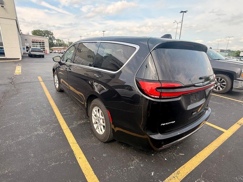 Used 2023 Brilliant Black Crystal Pearlcoat Chrysler Touring L FWD image 3