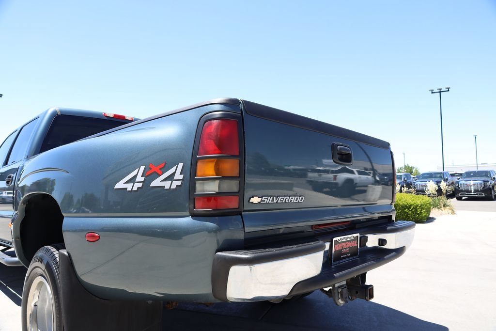 Used 2007 Blue Granite Metallic Chevrolet DRW LT1 image 26