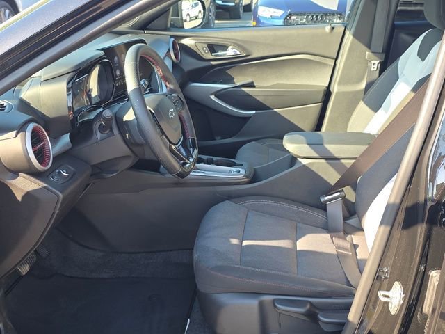 2025 Chevrolet Trax RS - Photo 32