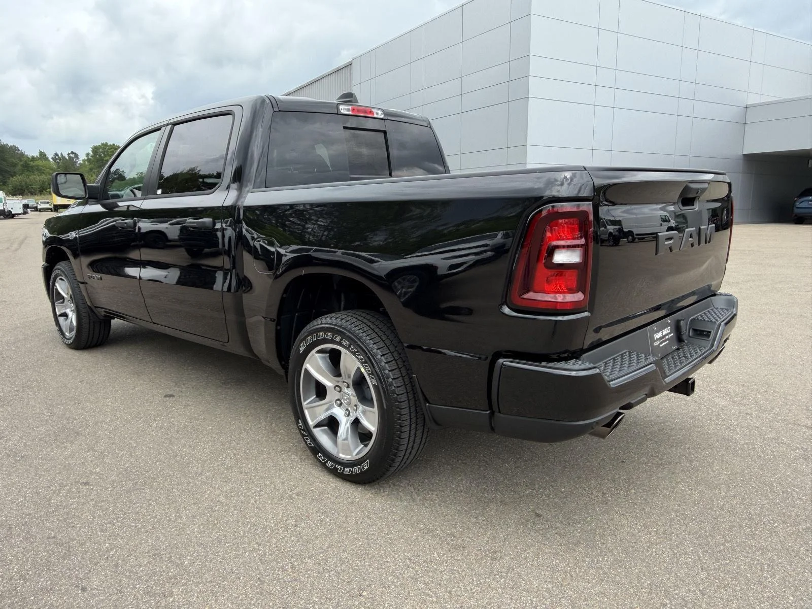 New 2026 Diamond Black Crystal Pearl-Coat Exterior Paint RAM Express image 4