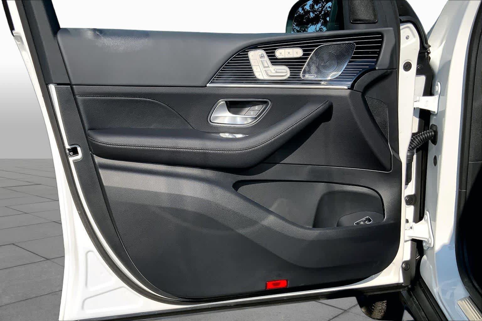 New 2026 MANUFAKTUR Moonlight White Metallic Mercedes-Benz GLS 450 image 14