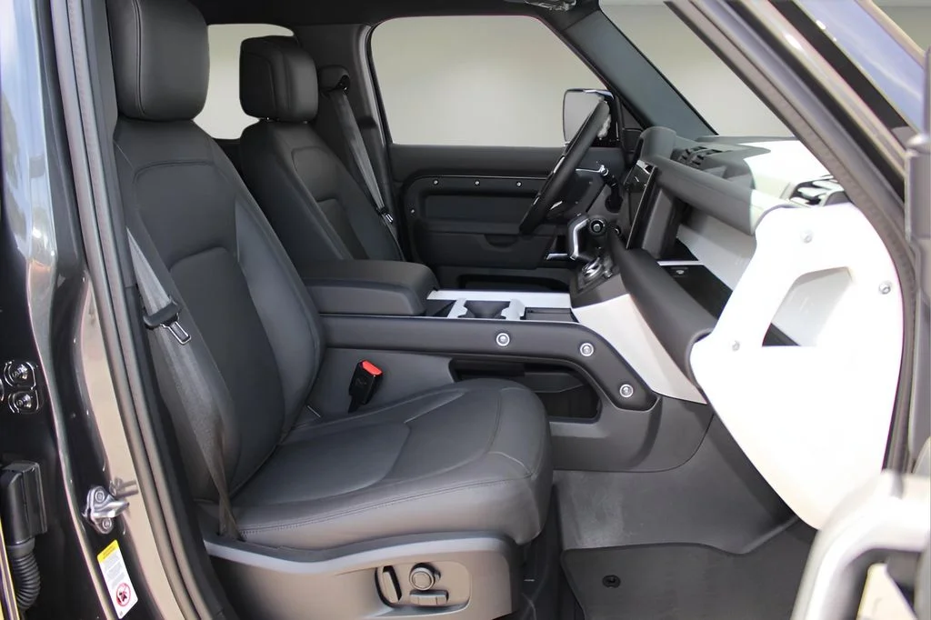 2025 Land Rover Defender S - Photo 18