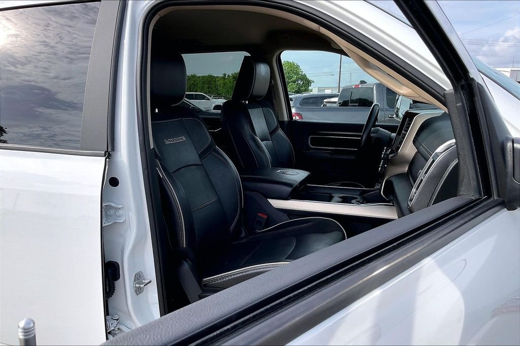 Used 2022 White Ram Laramie image 28