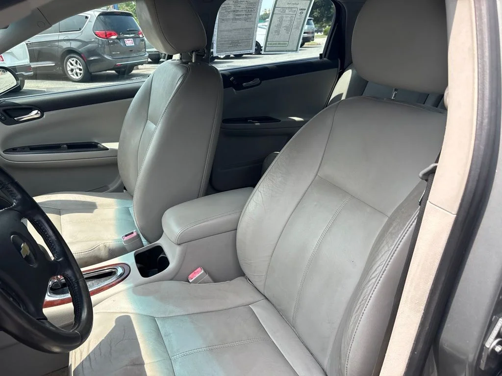 Used 2009 Dark Silver Metallic Chevrolet LT image 15