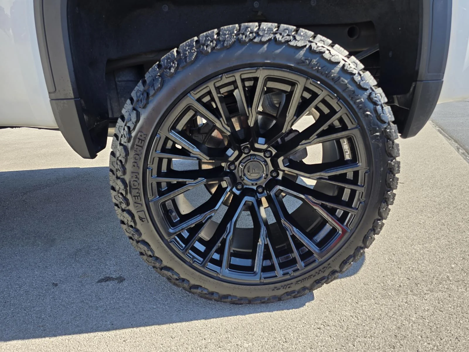 Used 2022 SUMMIT WHITE GMC Elevation image 18