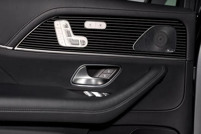 Used 2021 Maybach Two-Tone Paint Iridium Silver/Selenite Gre Mercedes-Benz Maybach GLS 600 image 65