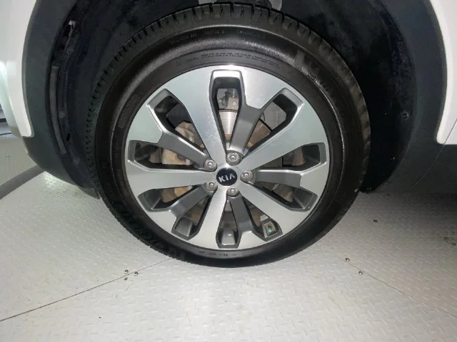 Used 2021 White Kia EX image 10