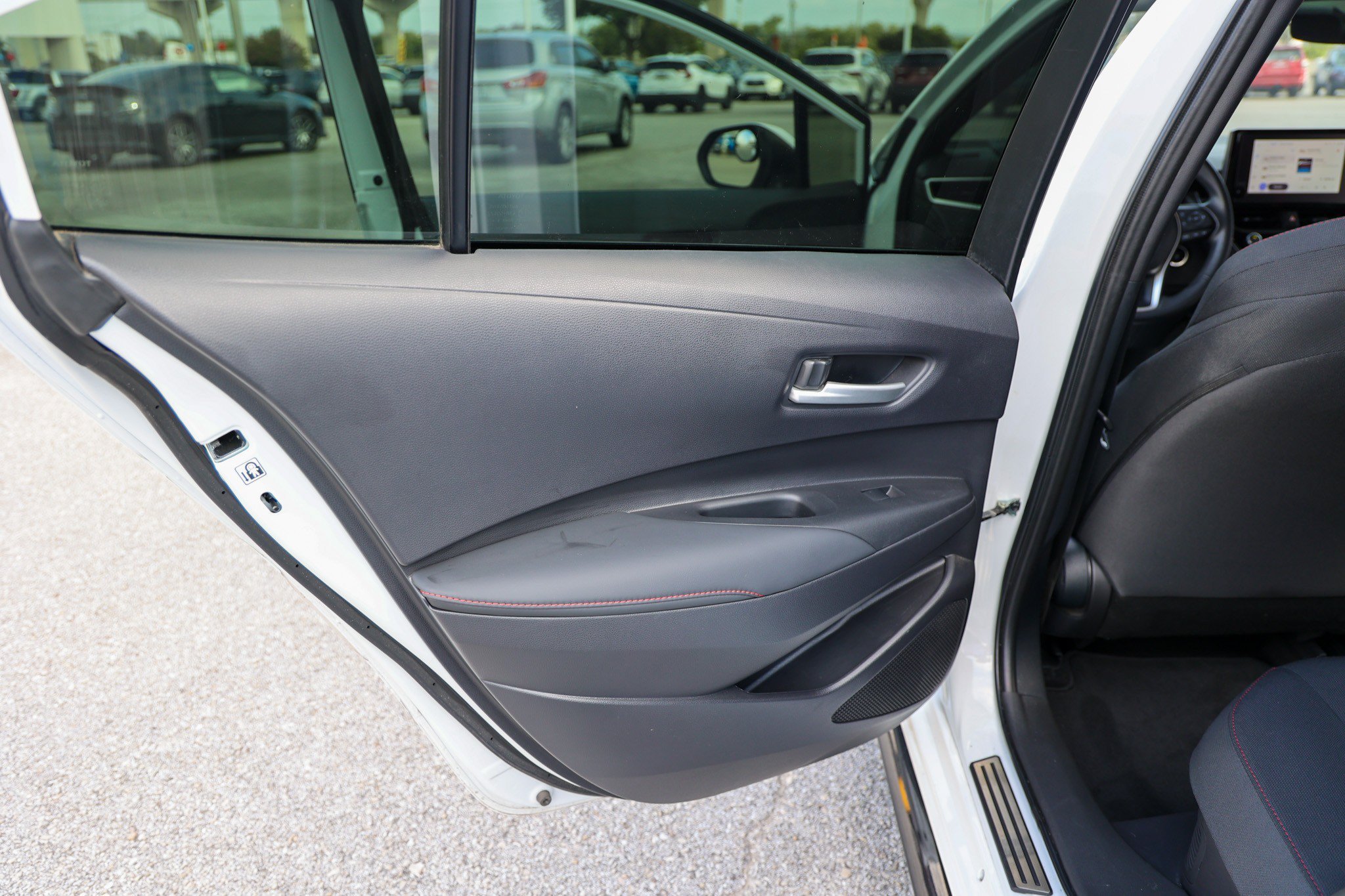 Used 2025 ICE CAP Toyota Hybrid SE image 30