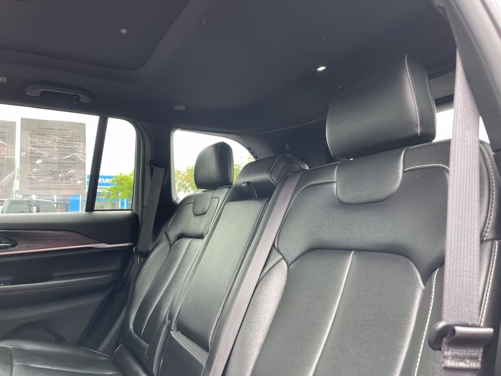Used 2024 Silver Jeep 4xe image 23