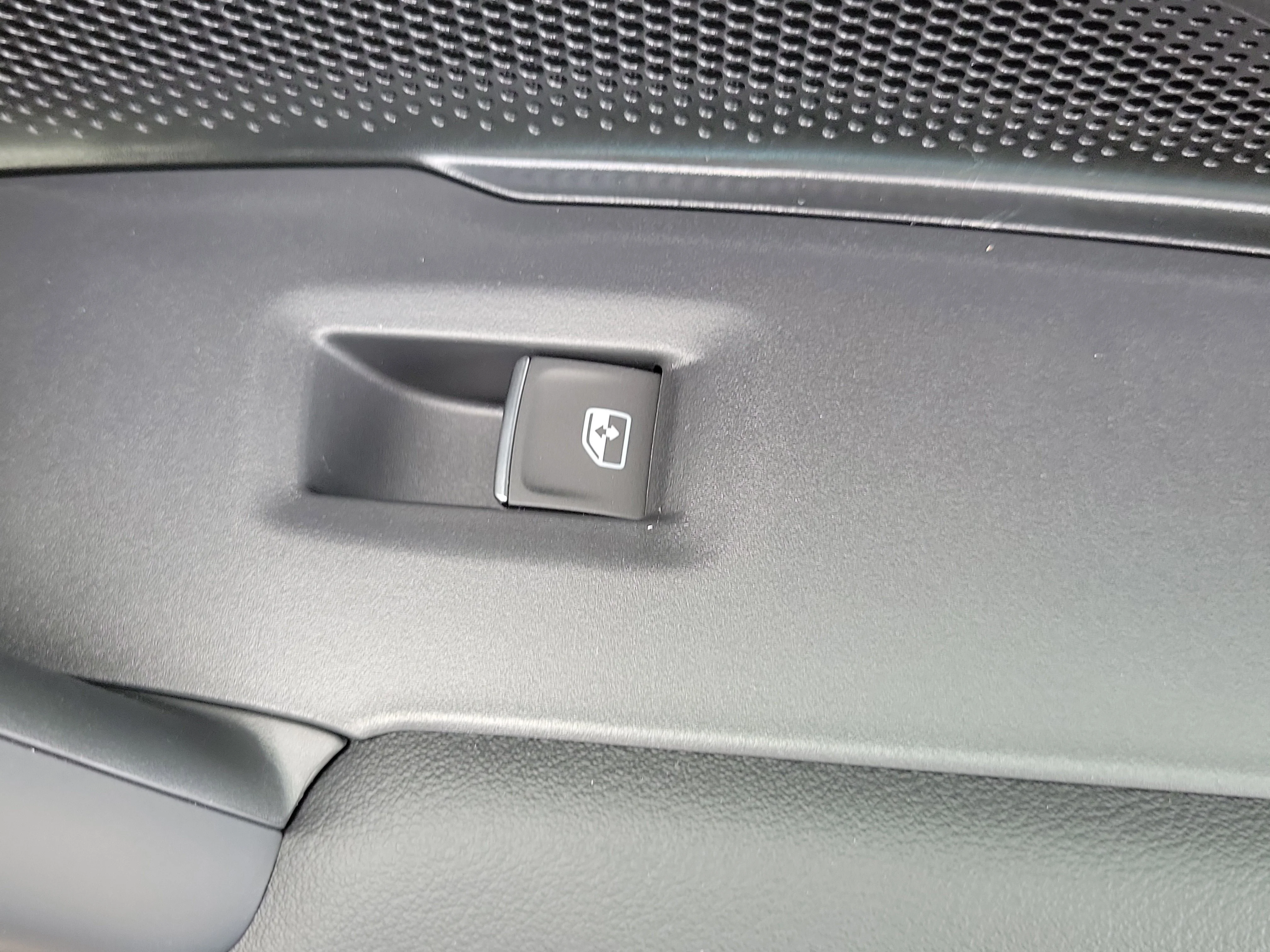 2026 Volkswagen Tiguan SE R-LINE BLACK - Photo 9