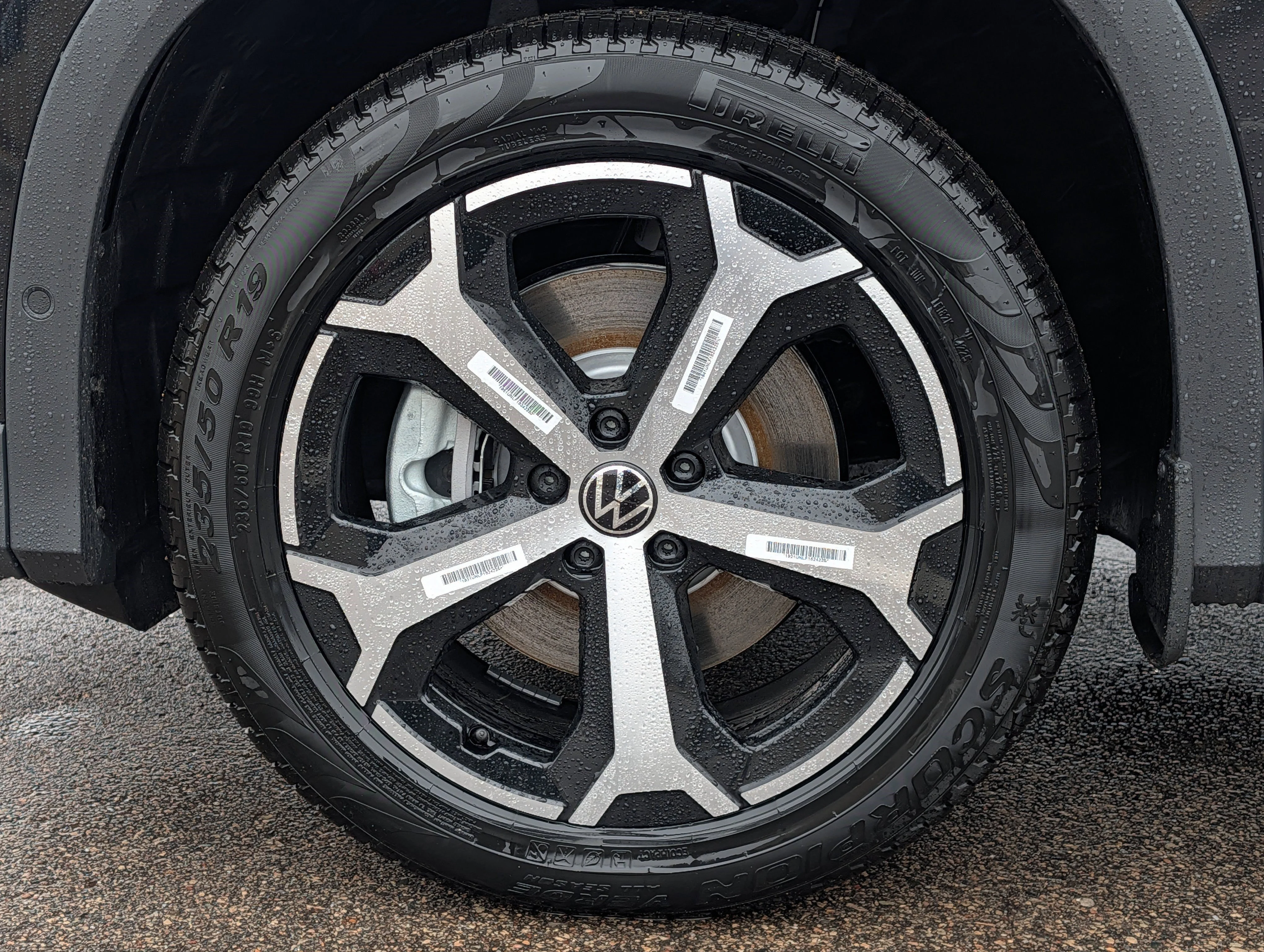 New 2026 Deep Black Pearl Volkswagen SE image 3