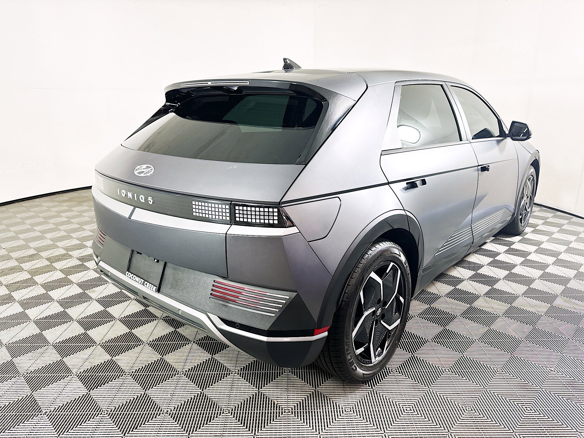 2024 Hyundai IONIQ thumbnail 5