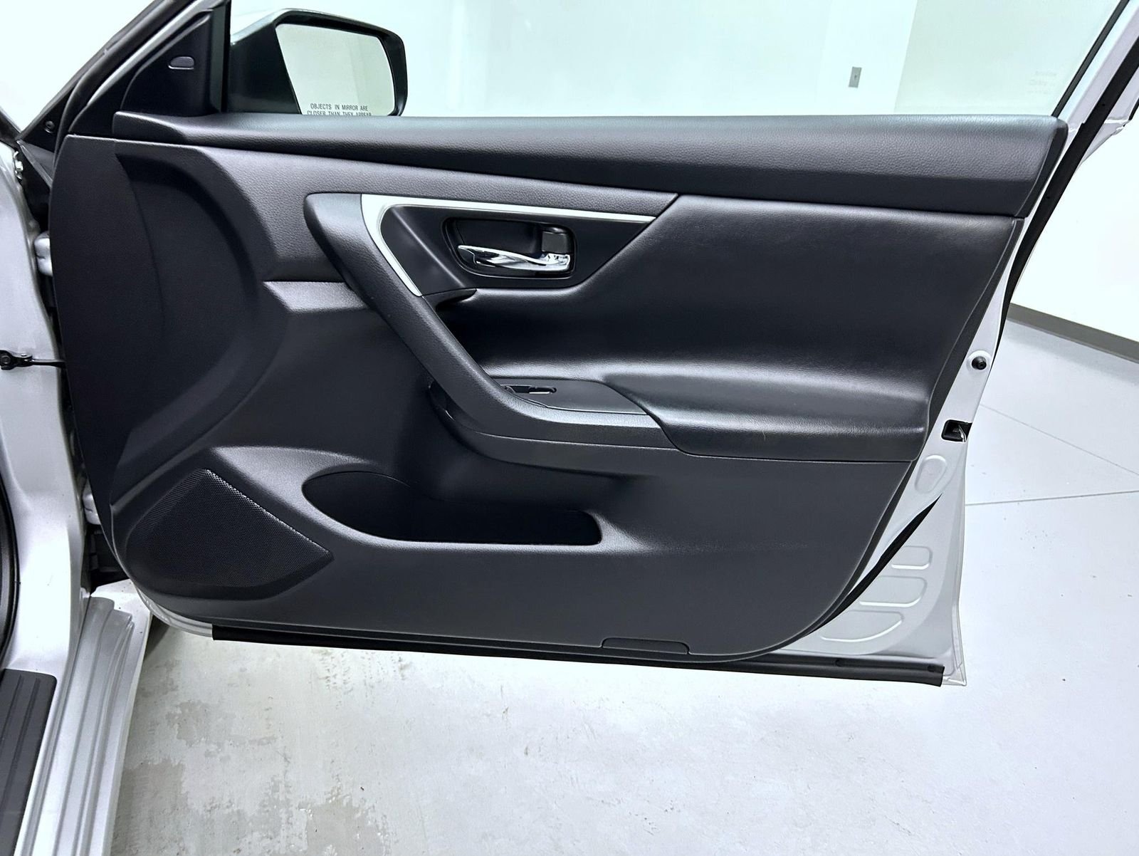 Used 2017 Silver Nissan 2.5 SV image 16