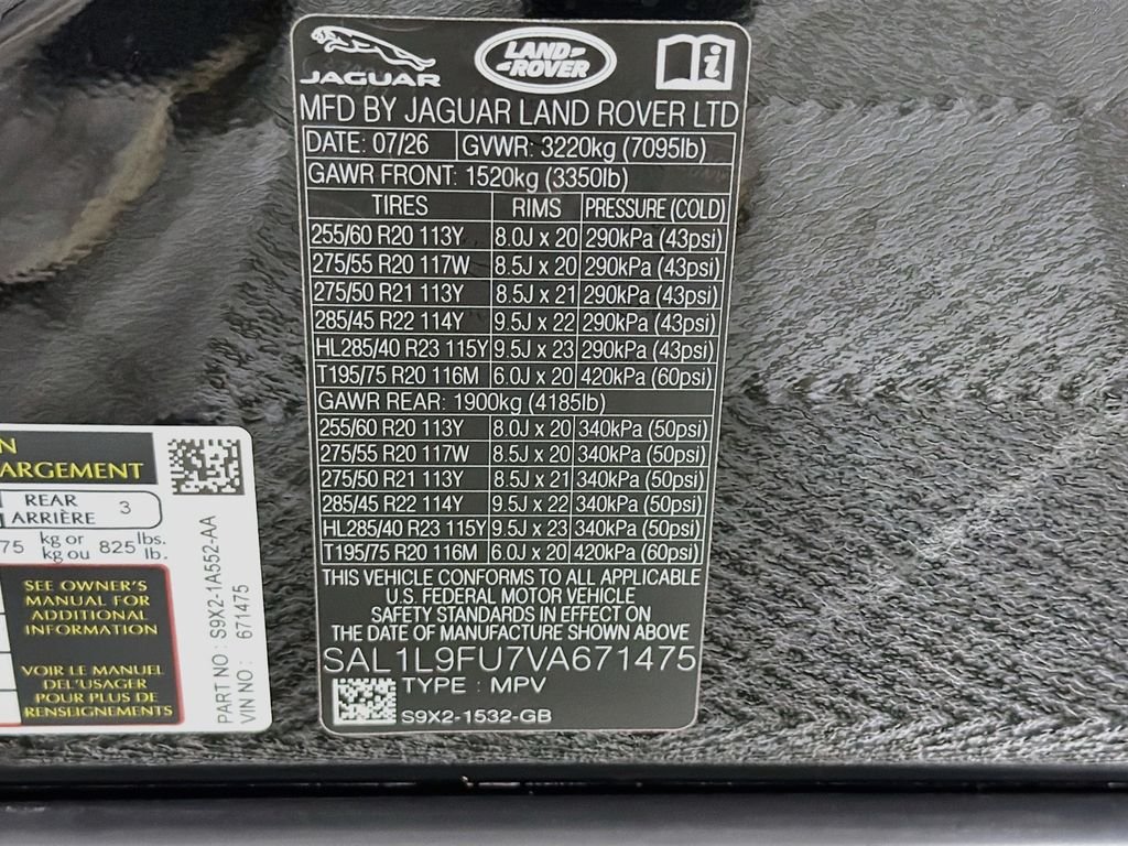 New 2027 Santorini Black Land Rover Dynamic SE P400 image 34