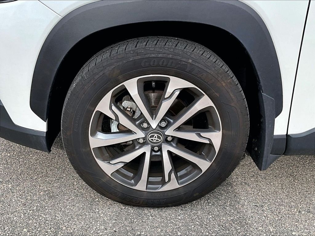 Used 2025 Beige Toyota XLE image 7