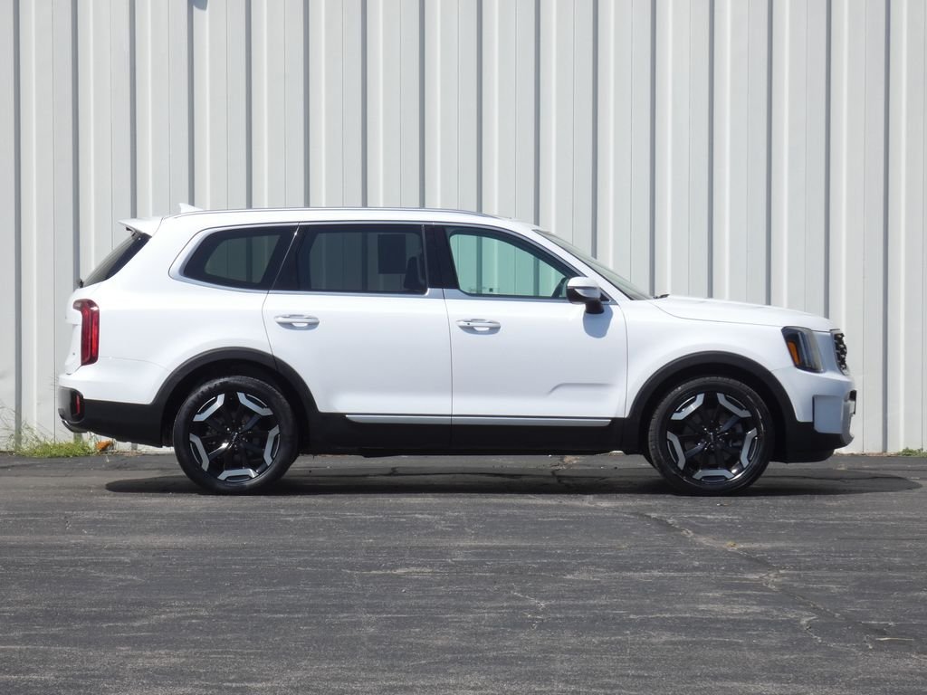 Used 2025 Kia Telluride S with VIN 5XYP6DGCXSG582187 for sale in Kansas City