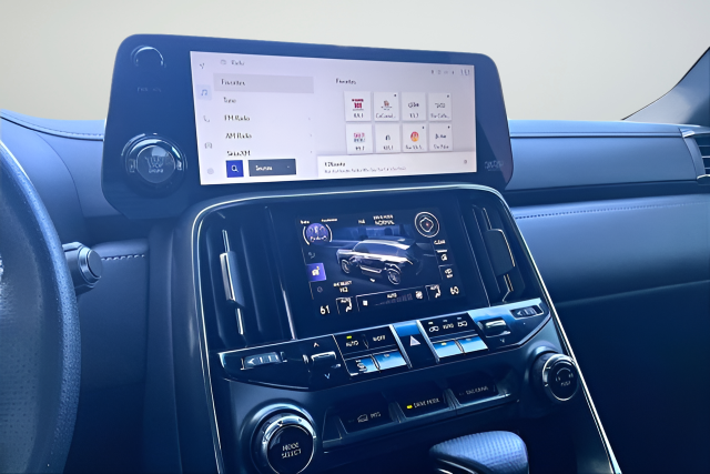 Used 2023 Silver Lexus 600 F SPORT image 21