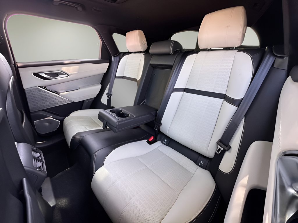 Used 2021 Silver Land Rover R-Dynamic HSE image 20