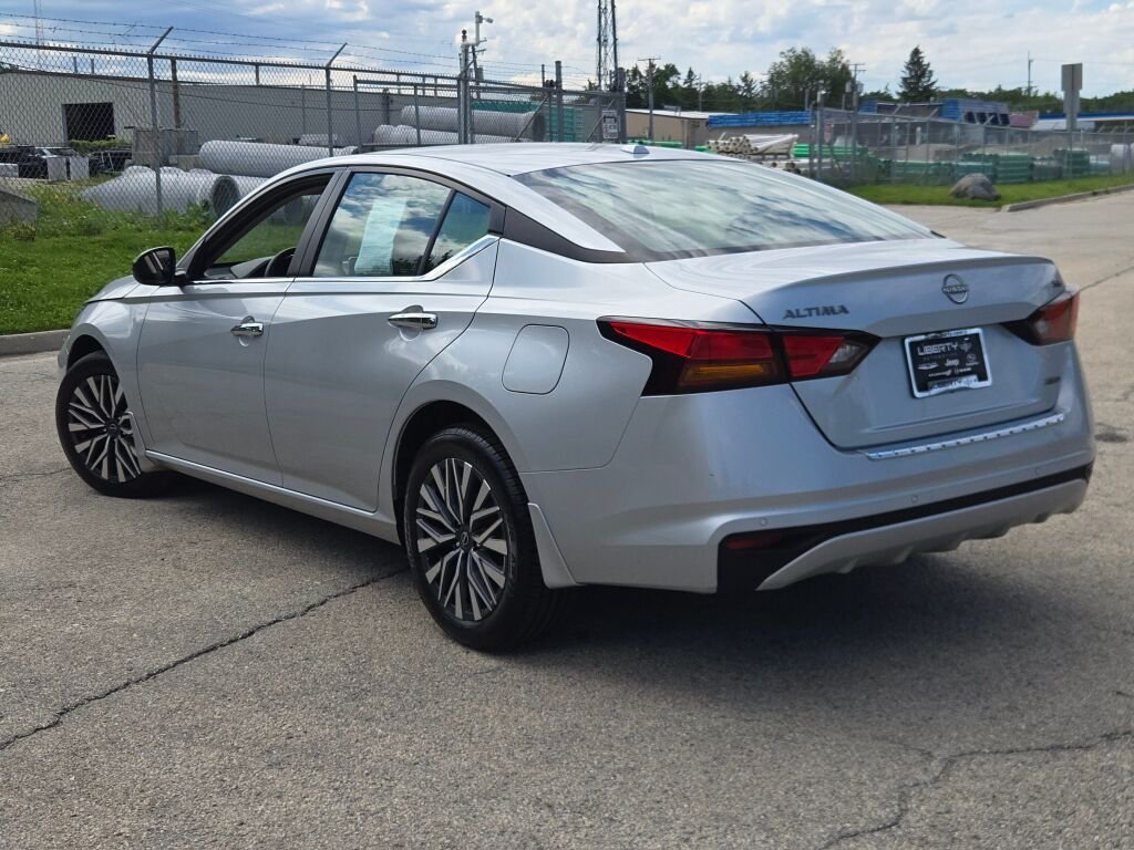 Used 2023 Silver Nissan 2.5 SV image 11