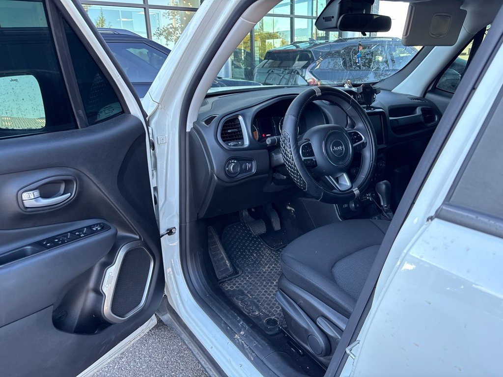 Used 2023 White Jeep Latitude image 20
