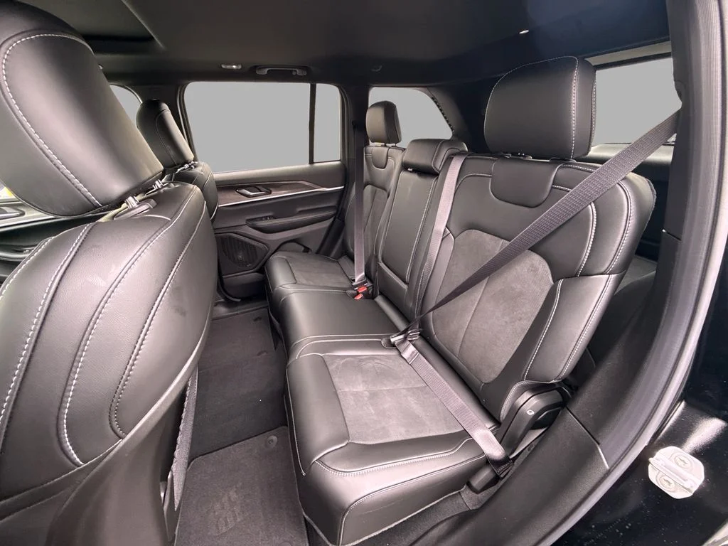 New 2026 Diamond Black Crystal Pearlcoat Jeep Altitude image 23