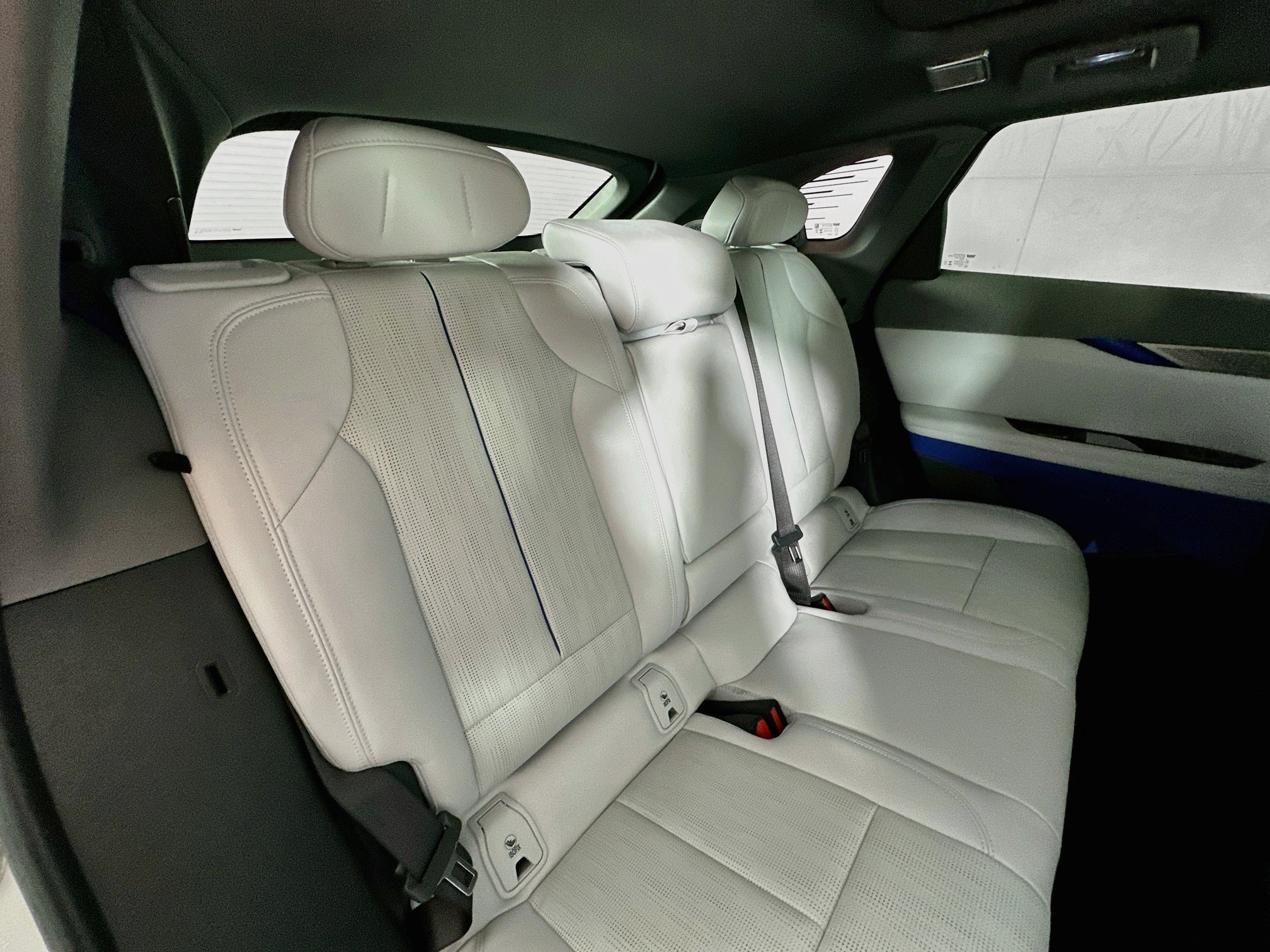 Used 2025 Crystal White Tricoat Cadillac Luxury image 27