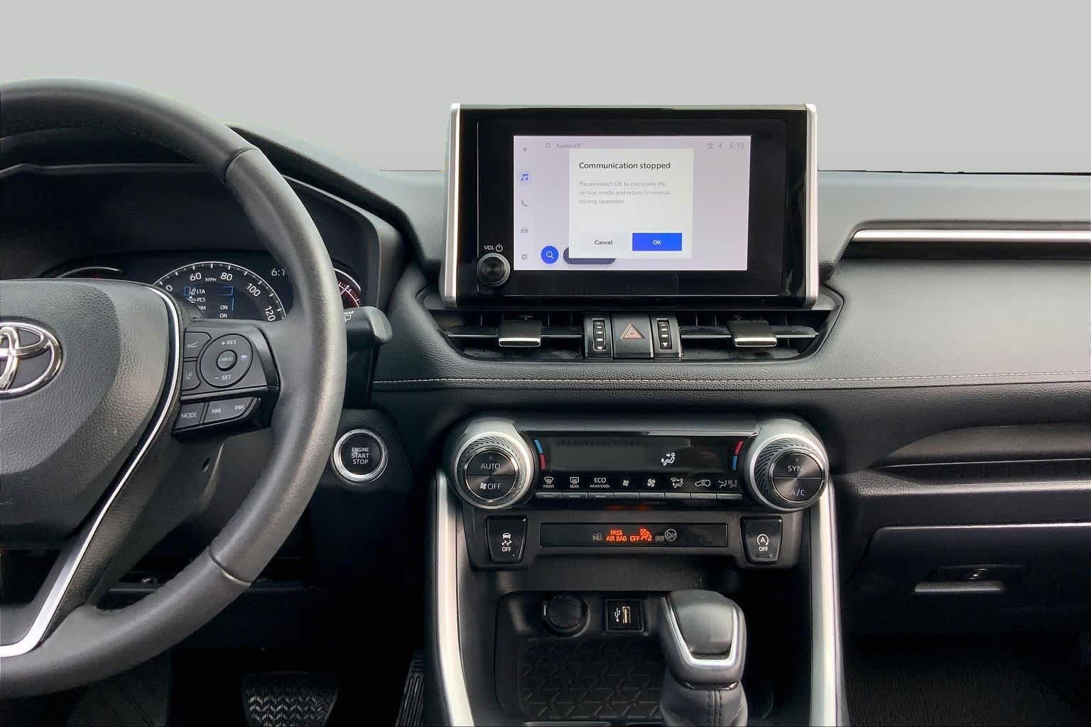 Used 2025 Wind Chill Pearl Toyota XLE Premium image 7