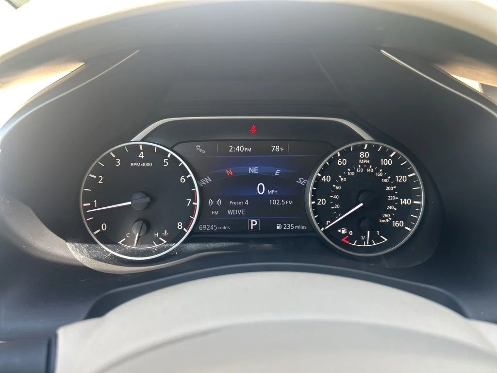 Used 2018 White Nissan SL image 14