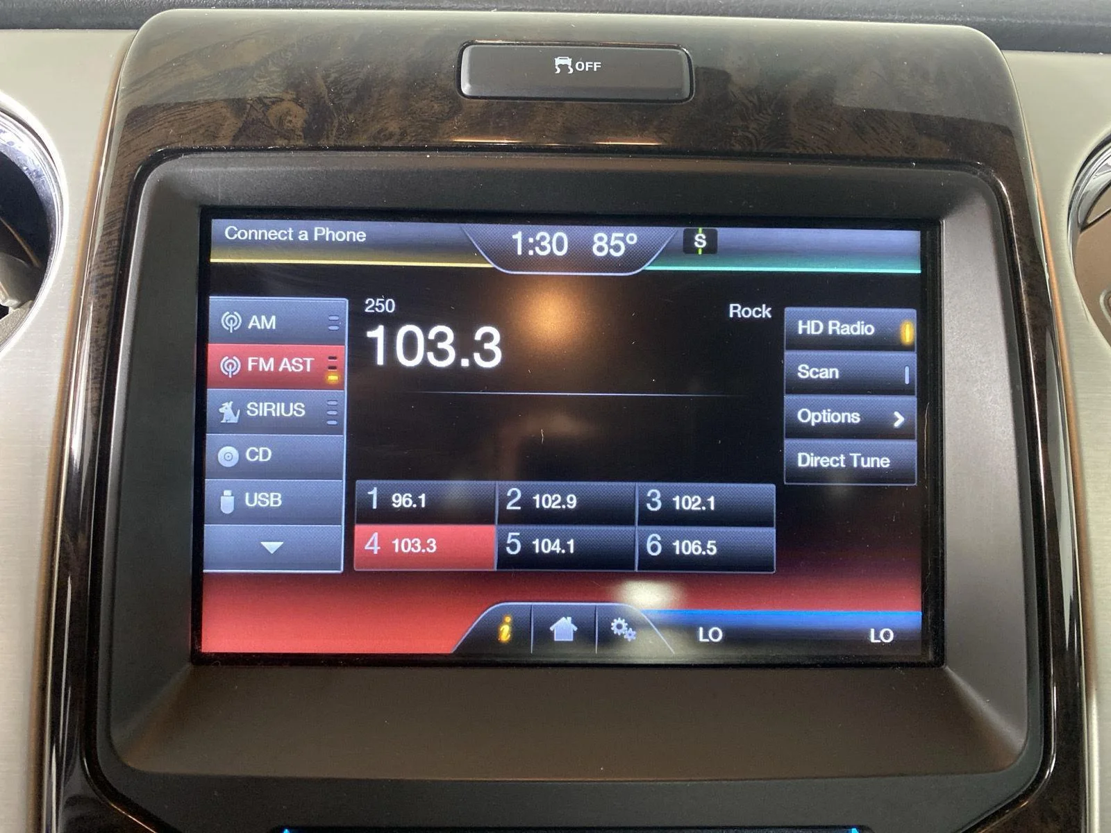 Used 2014 White Platinum Metallic Tri-Coat Ford  image 28