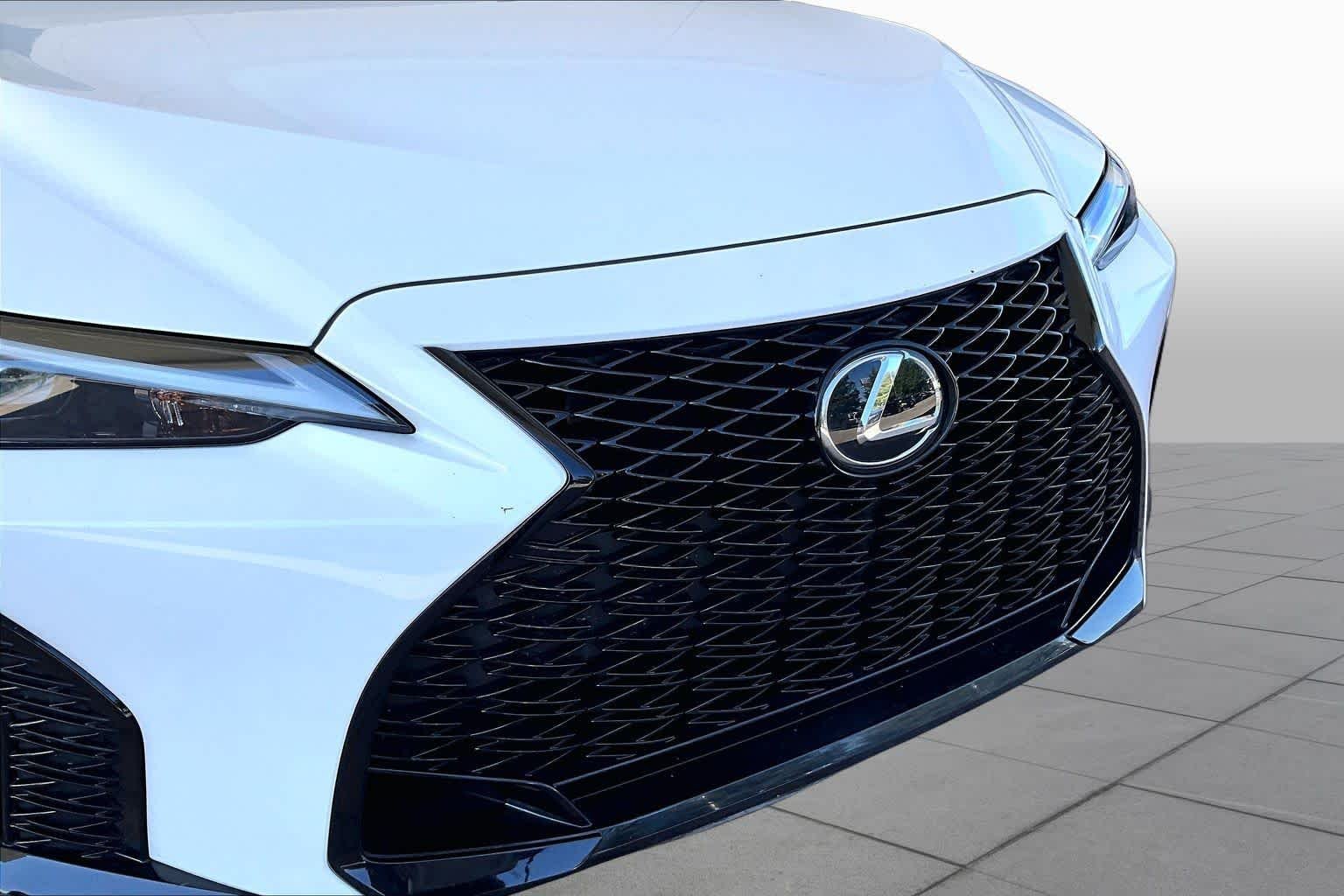 Used 2025 Ultra White Lexus F SPORT Design image 28