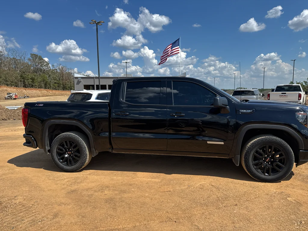 Used 2025 Onyx Black GMC Elevation image 4