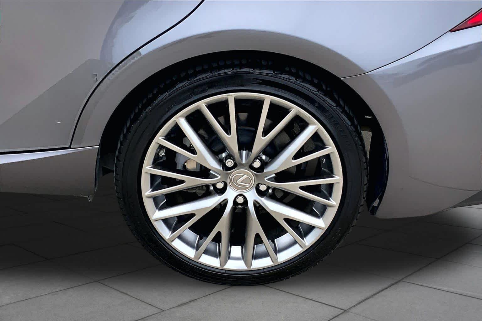 Used 2014 Nebula Gray Pearl Lexus  image 11
