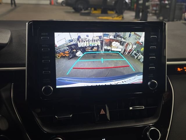 Used 2020  Toyota SE image 21