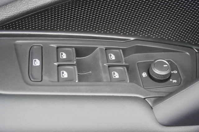 New 2026 Deep Black Pearl Volkswagen SE image 17