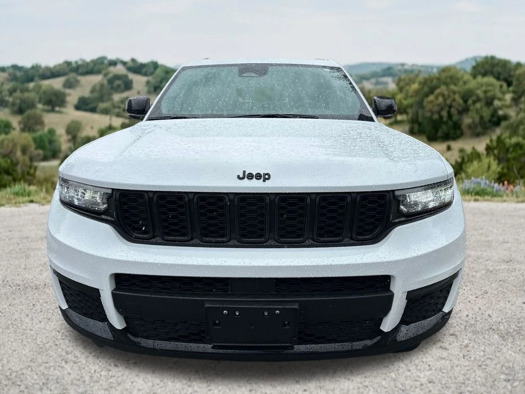 Used 2023 White Jeep Altitude image 2