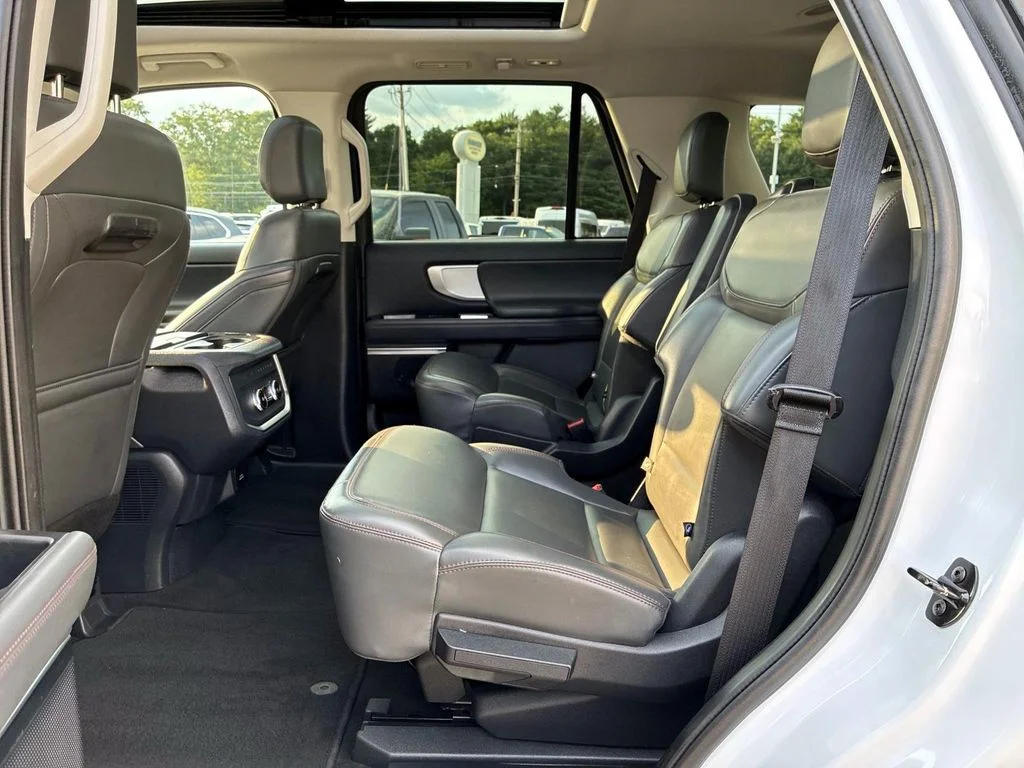 Used 2025 Oxford White Ford Active image 17