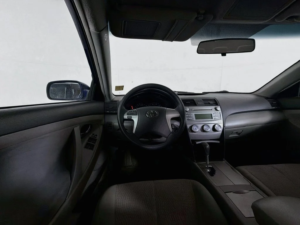 Used 2010 Blue Toyota LE image 19