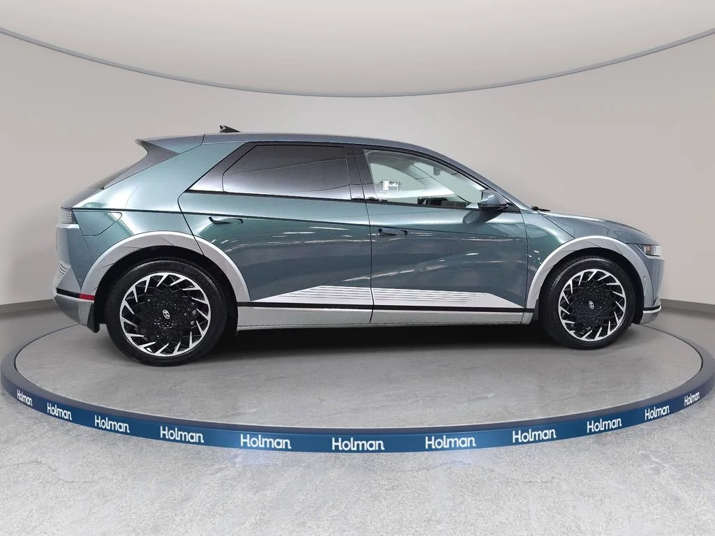 Used 2024 Green Hyundai Limited image 5