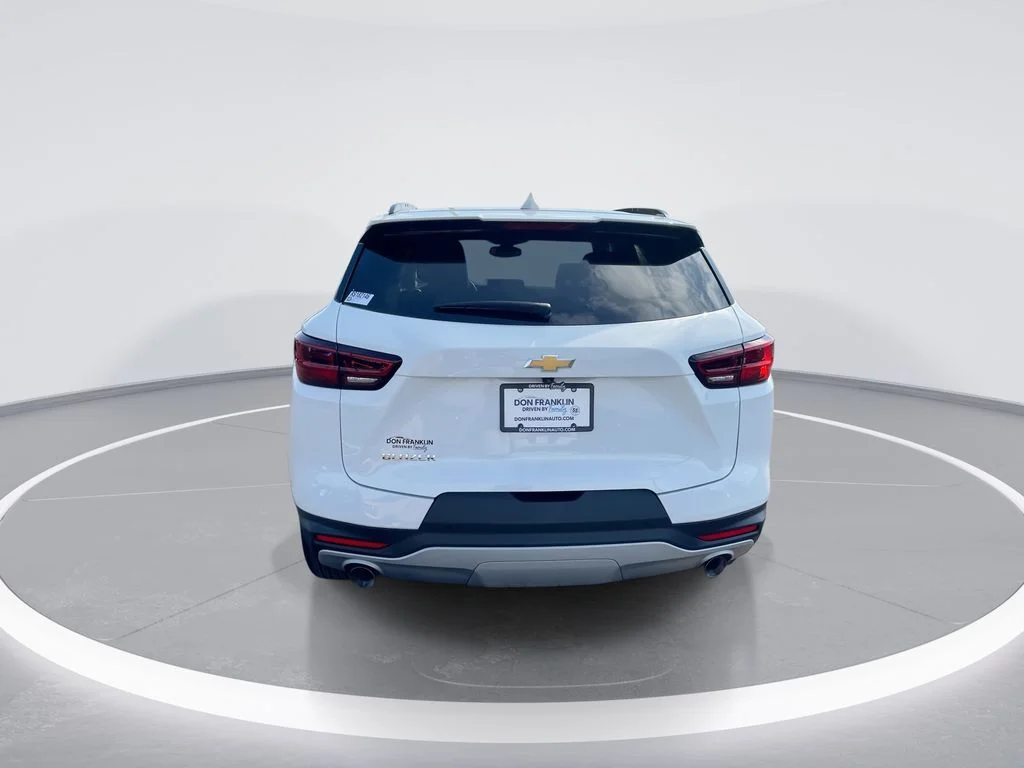 Used 2024 White Chevrolet LT image 7