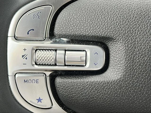 Used 2025 White Genesis 2.5T image 19
