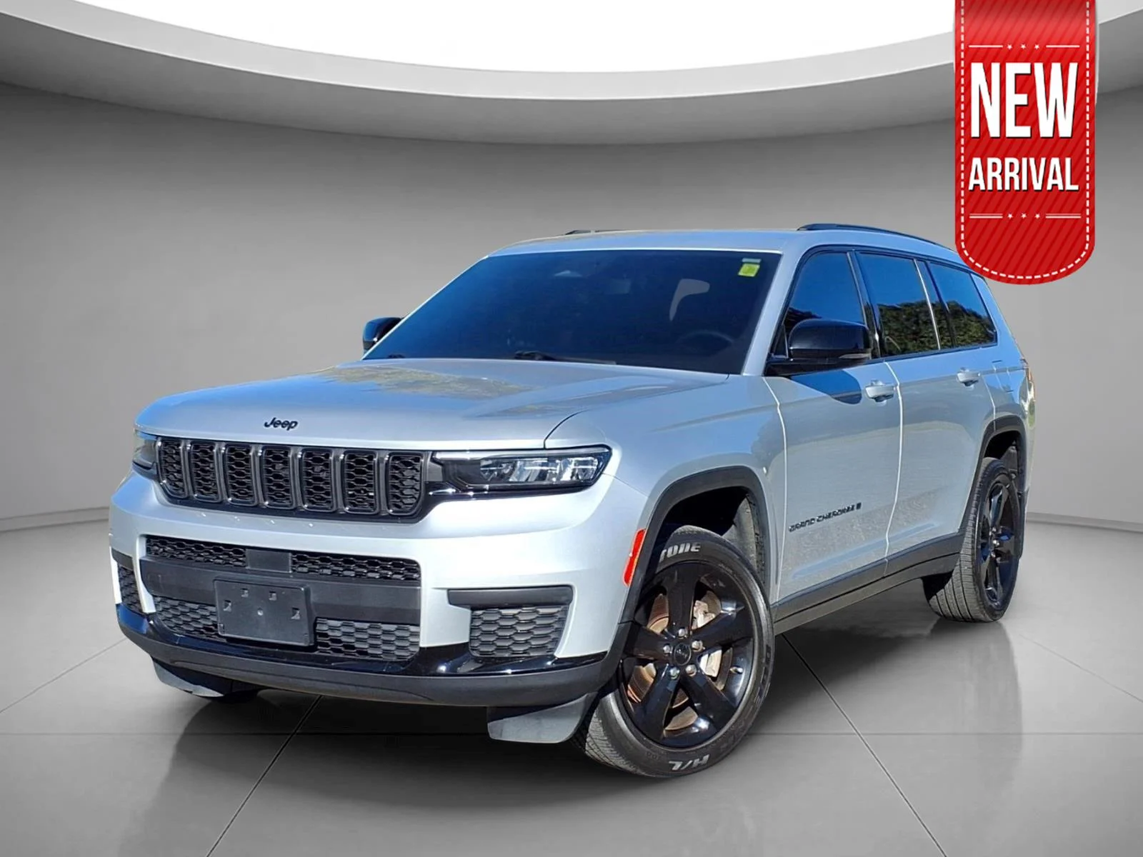 Used 2023 Silver Zynith Jeep Altitude image 1