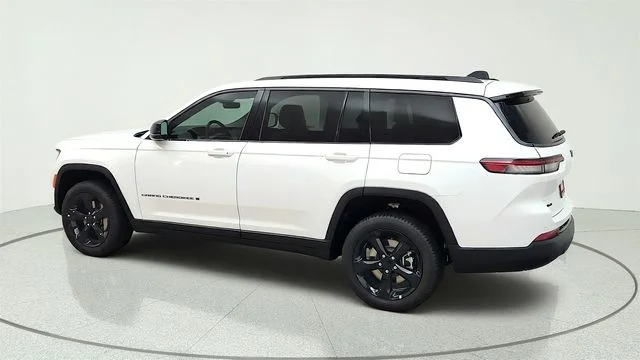 New 2026 Bright White Clear-Coat Exterior Paint Jeep Limited image 8