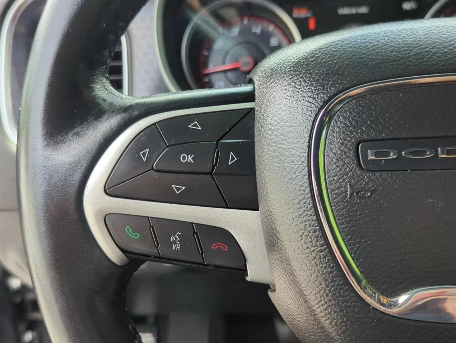 Used 2016 Pitch Black Clearcoat Dodge SXT image 15