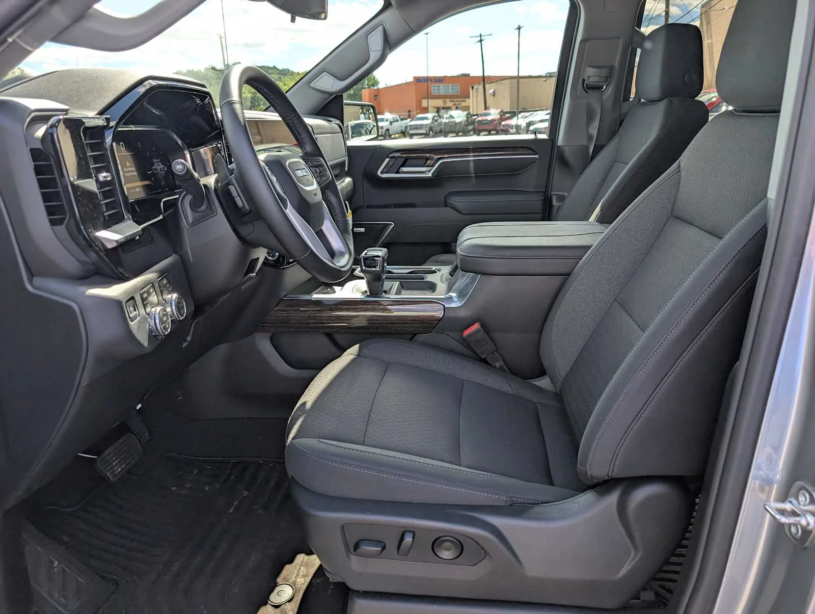 New 2026 Sterling Metallic GMC Elevation image 4