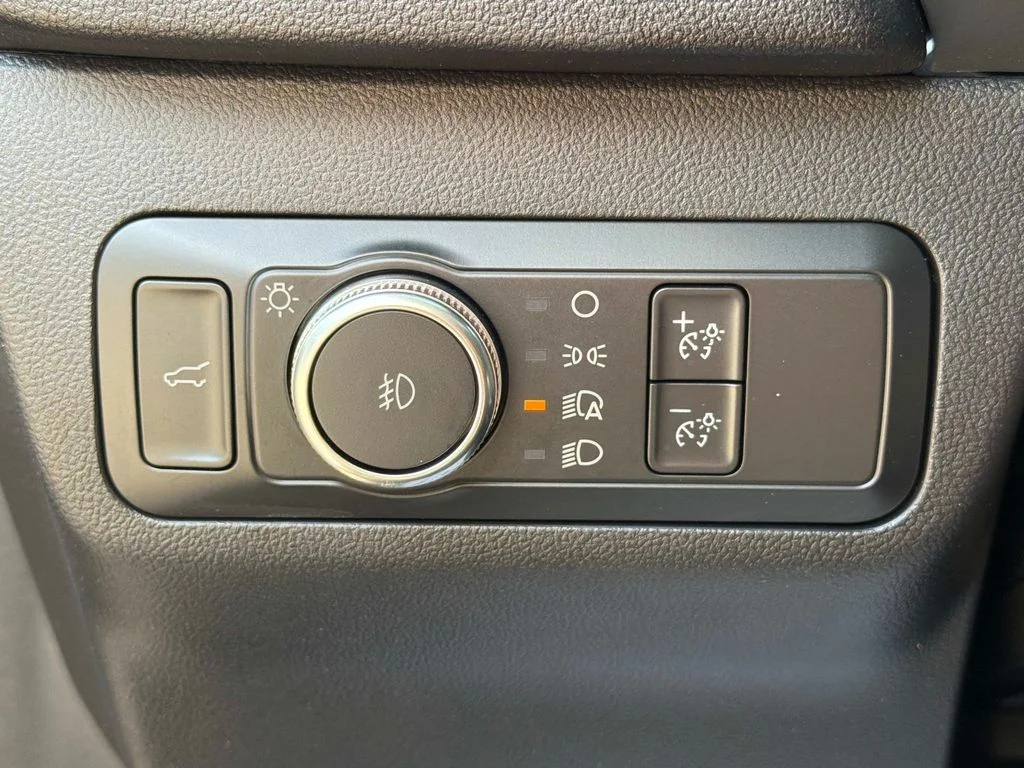 Used 2022 Iconic Silver Metallic Ford SEL image 32