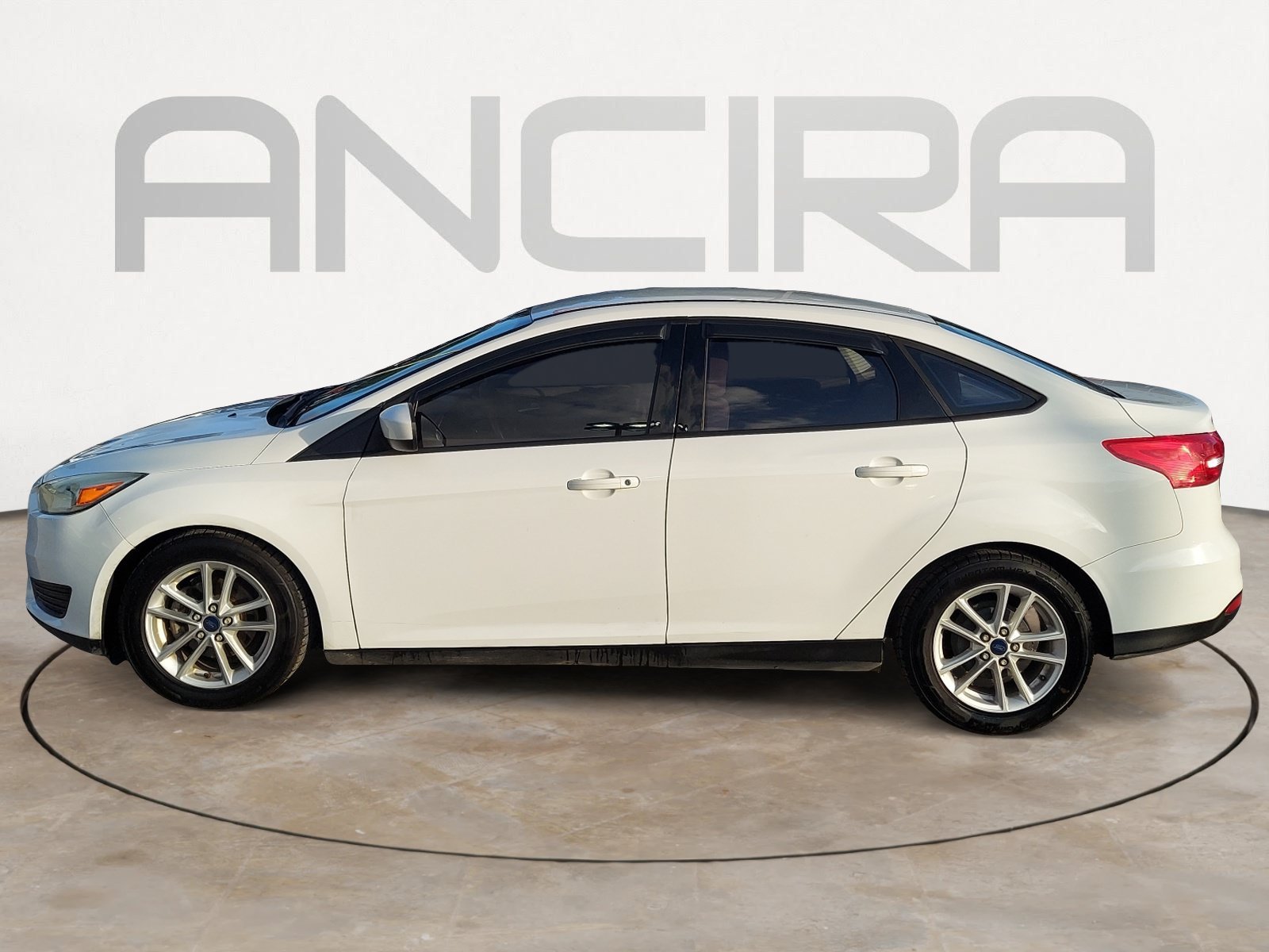Used 2018 Oxford White Ford SE image 9