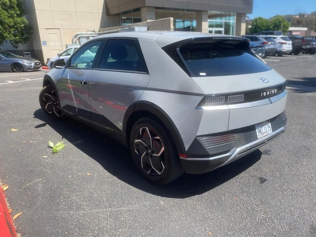 Used 2024 Gray Hyundai SEL image 3